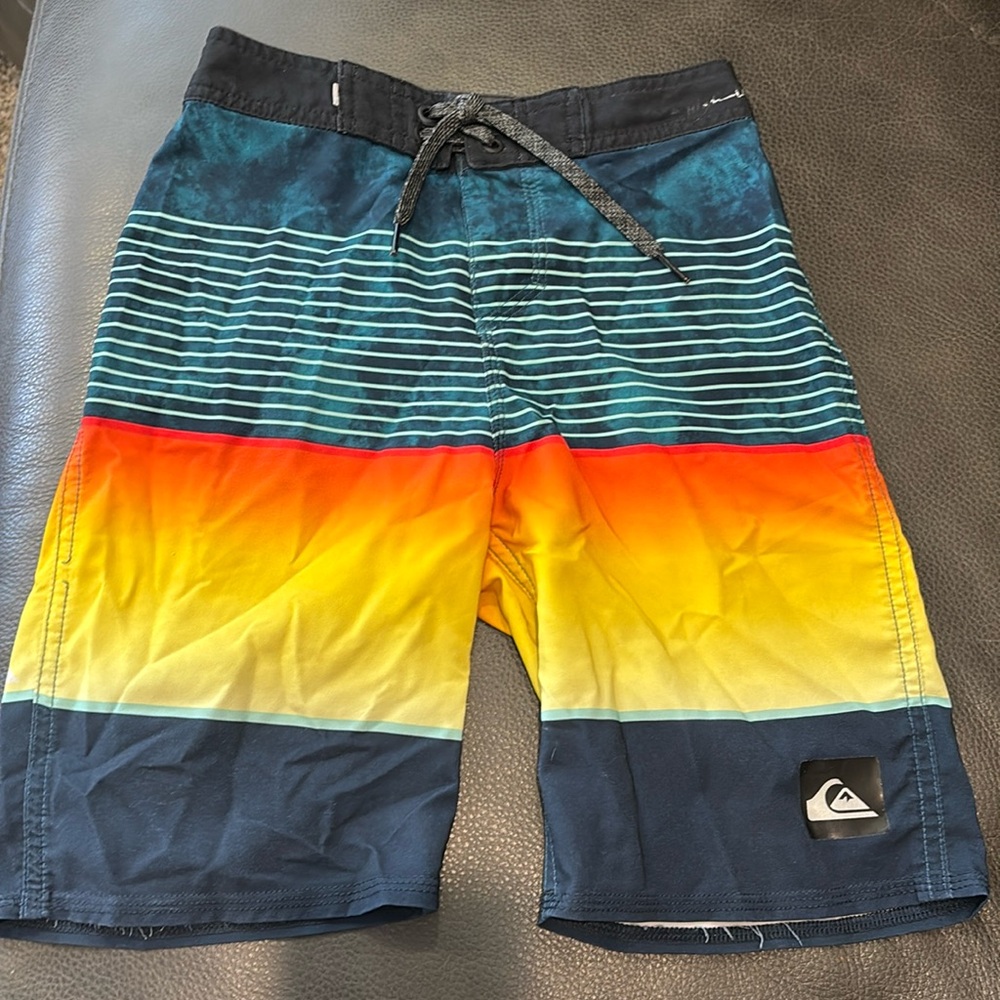 Boys Quiksilver Boardshorts Sz 22/8